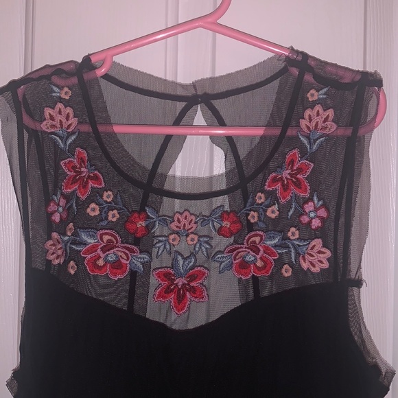 Hollister Black Tulle Embroidery Tank Top - Size S - Picture 4 of 5
